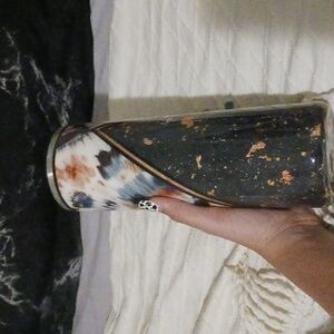 Abstract art tumbler